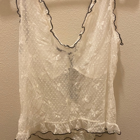 Kimchi Blue coquette white and black lace bow print top size XL - Picture 5 of 6